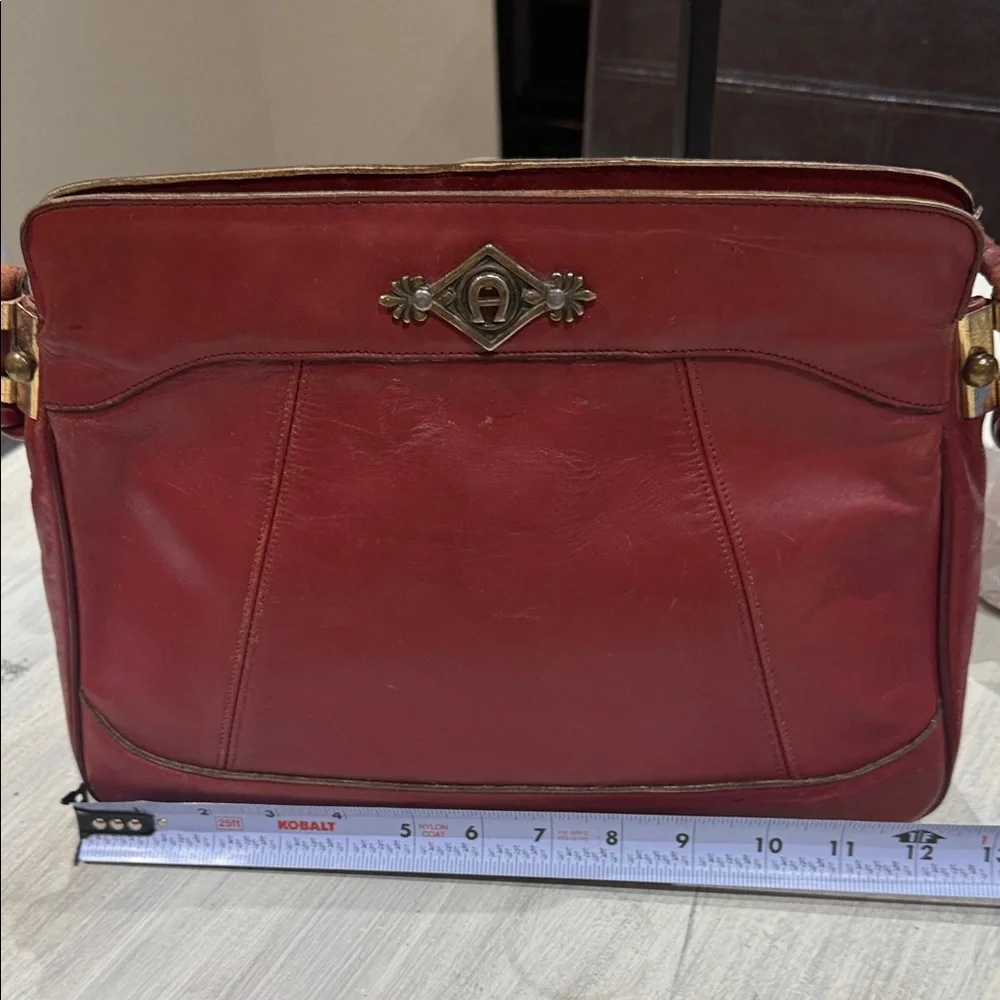 Etienne Aigner Vintage Red Leather Shoulder Bag with Brass Accent - Picture 11 of 14